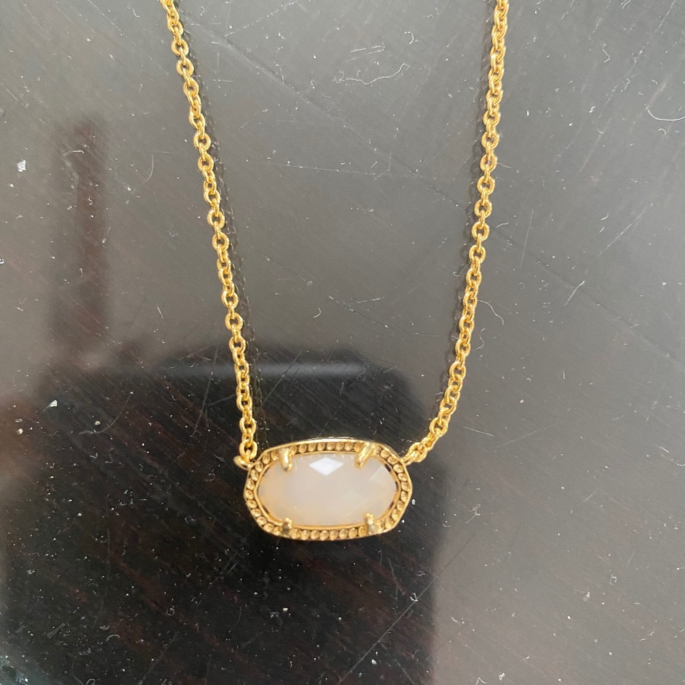 Kendra Scott necklace